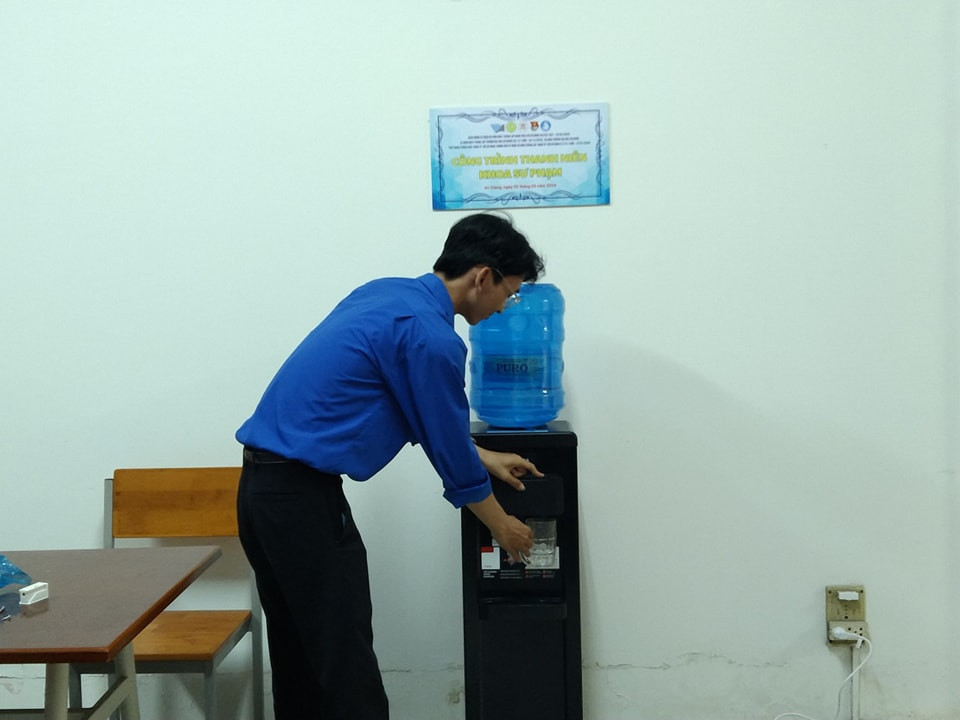 Công trình máy nước nóng lạnh phục vụ sinh viên trường. Công trình máy nước nóng lạnh phục vụ sinh viên trường.