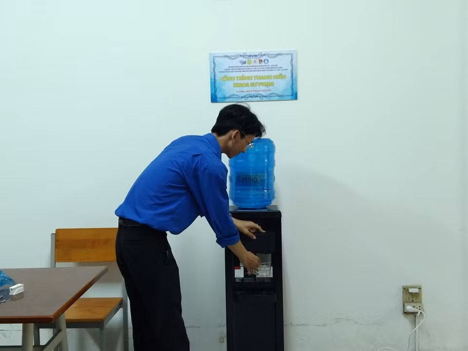 Công trình máy nước nóng lạnh phục vụ sinh viên trường.