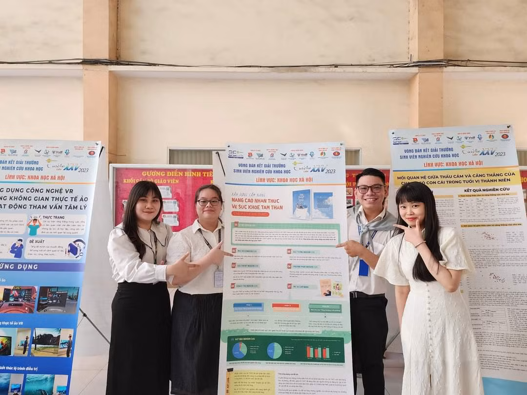 Các bạn trẻ đặt tên nhóm "Quyết tâm NCKH" mong muốn sẽ tiếp tục đồng hành trên chặng đường sắp tới.