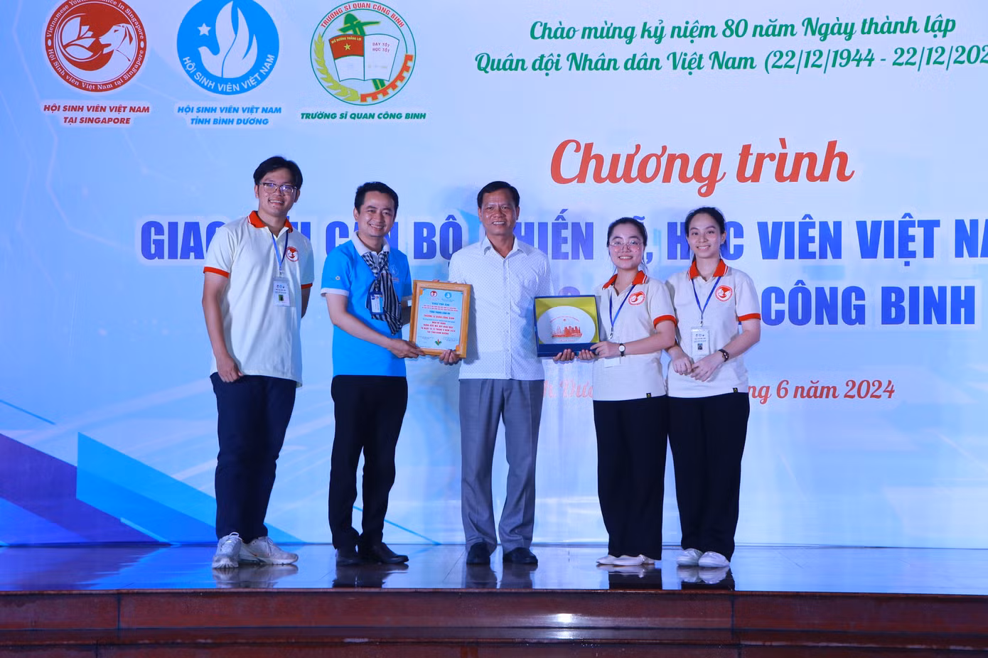 Giao lưu cán bộ, chiến sĩ, học viên Việt Nam và quốc tế tại trường Sĩ quan Công binh.