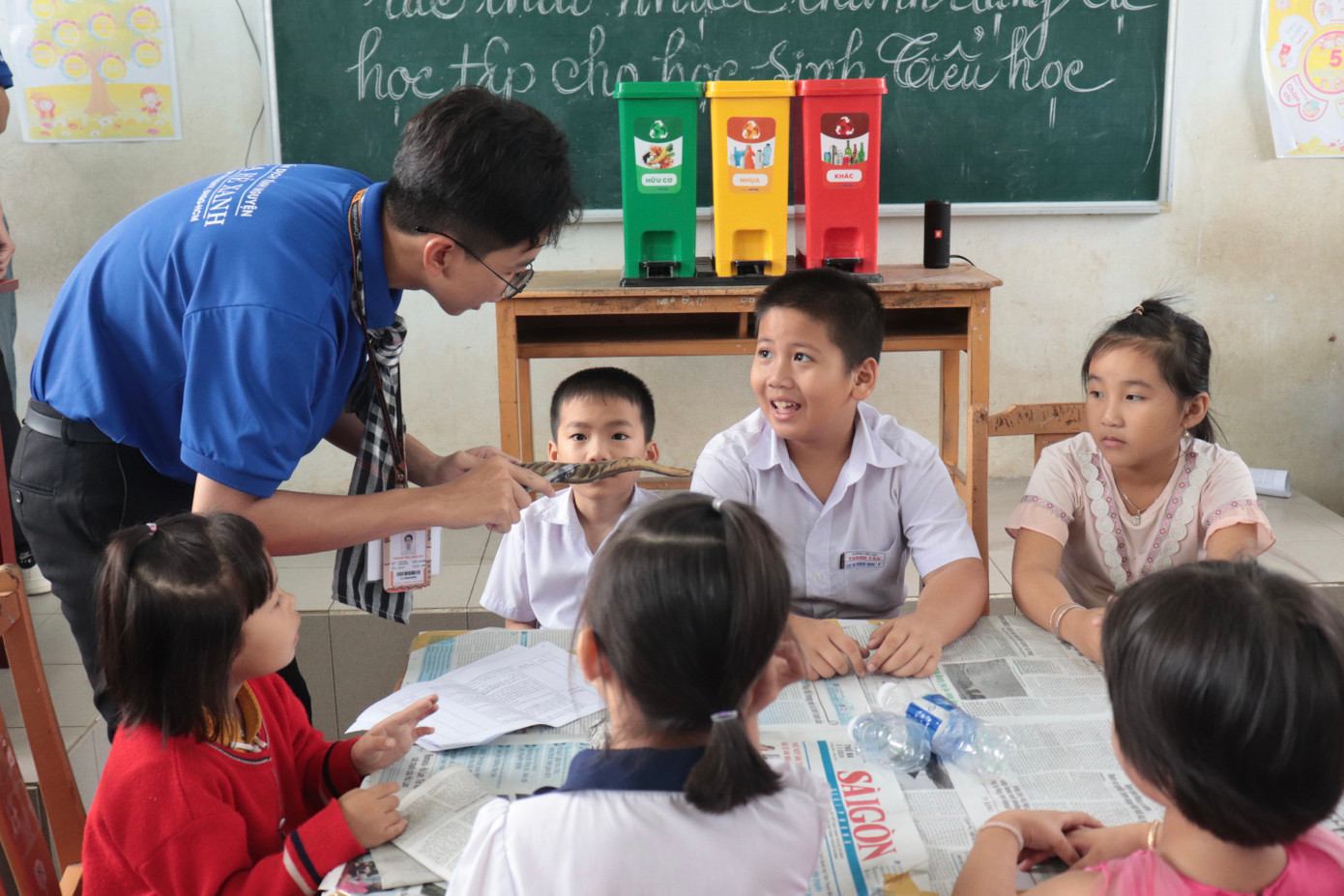 Nhiều em nhỏ đều thích thú và hưởng ứng nhiệt tình các hoạt động mà đội hình tổ chức.