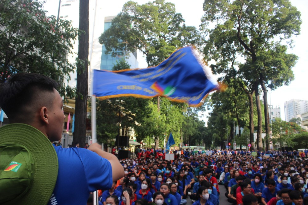 Chiến sĩ tình nguyện TP. HCM hăng hái ra quân tại Lễ ra quân các chương trình, chiến dịch tình nguyện Hè năm 2023.