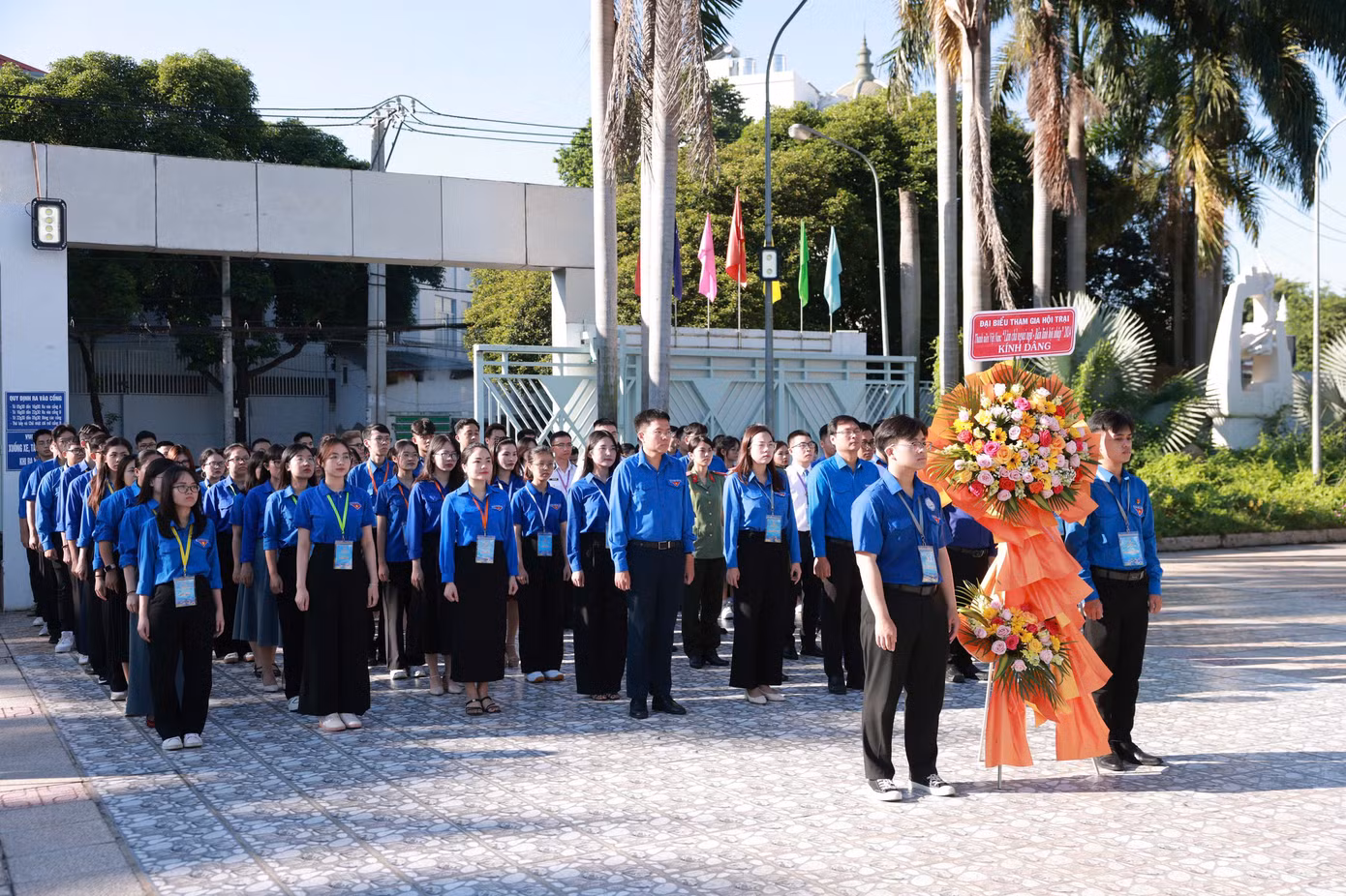 Gần 100 đại biểu thanh niên tham gia Lễ khai mạc. Gần 100 đại biểu thanh niên tham gia Lễ khai mạc.