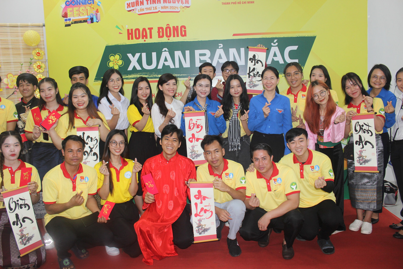 Hoạt động 'Xuân bản sắc' là điểm nhấn tại "Ngày hội Học sinh, sinh viên toàn quốc - CONNECT FEST 2024". Hoạt động 'Xuân bản sắc' là điểm nhấn tại "Ngày hội Học sinh, sinh viên toàn quốc - CONNECT FEST 2024".