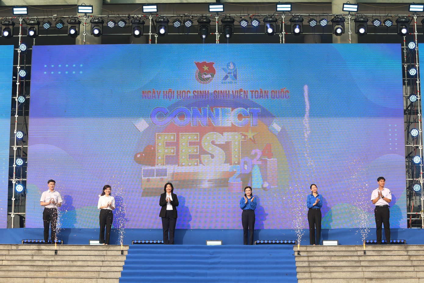 Ban Tổ chức thực hiện nghi thức khởi động "Ngày hội Học sinh, sinh viên toàn quốc - CONNECT FEST 2024". (Ảnh: Ngô Tùng) Ban Tổ chức thực hiện nghi thức khởi động "Ngày hội Học sinh, sinh viên toàn quốc - CONNECT FEST 2024". (Ảnh: Ngô Tùng)