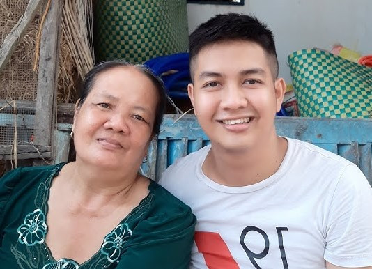 Minh Nhựt cùng với mẹ của mình. (Ảnh: NVCC) Minh Nhựt cùng với mẹ của mình. (Ảnh: NVCC)