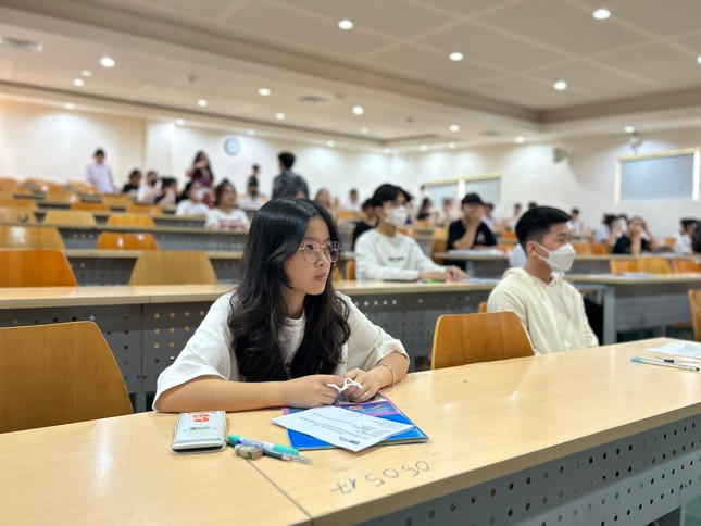 Thí sinh tham dự Kỳ thi Đánh giá năng lực năm 2023 do ĐHQG TP. HCM tổ chức. Thí sinh tham dự Kỳ thi Đánh giá năng lực năm 2023 do ĐHQG TP. HCM tổ chức.