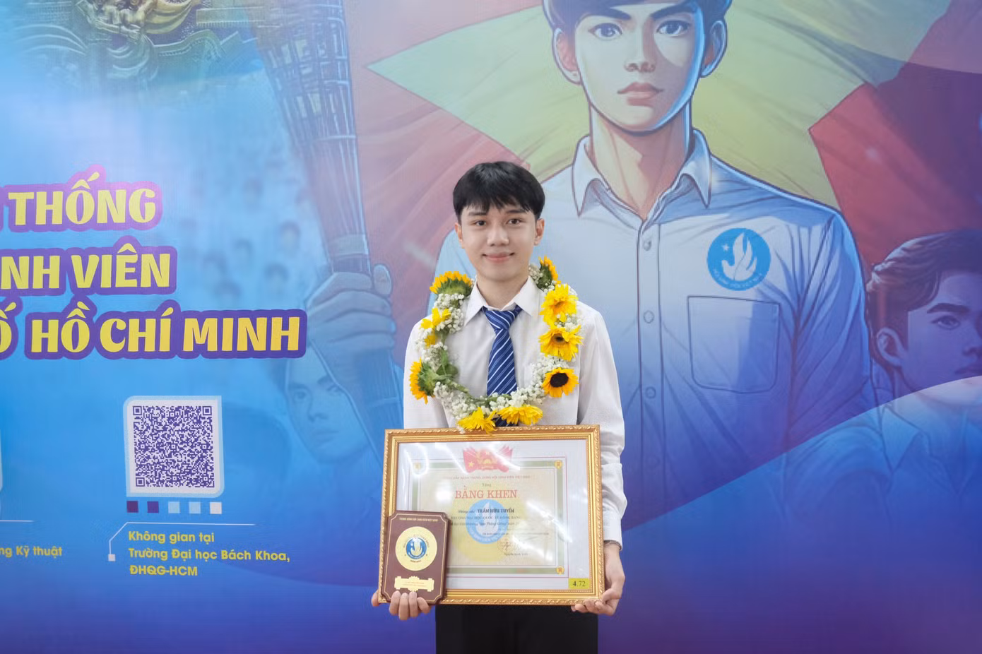Hữu Tuyển vinh dự nhận Giải thưởng 'Sao Tháng Giêng' 2023 do T.Ư Hội Sinh viên Việt Nam trao tặng.