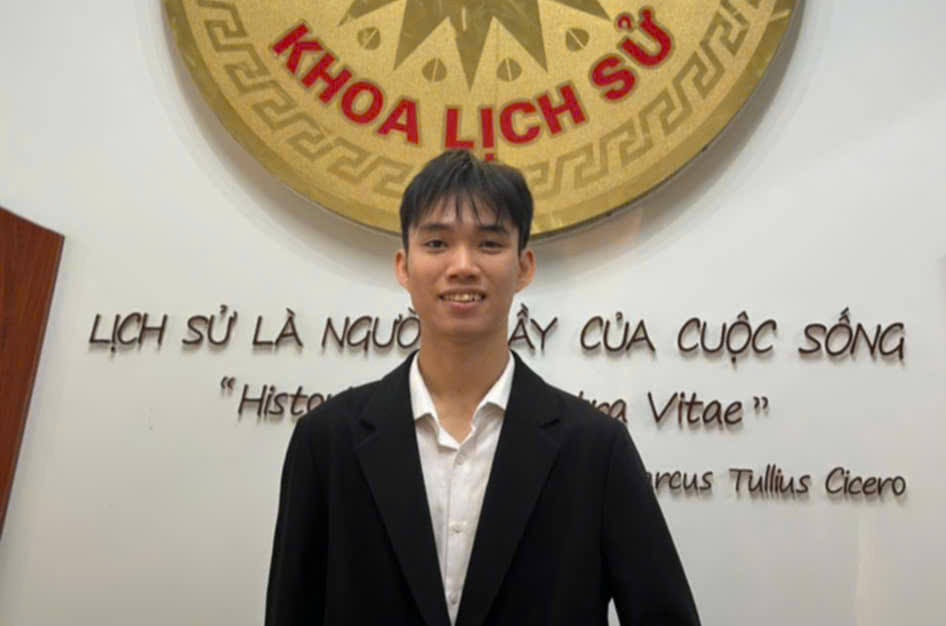 Minh Hiển là sinh viên khóa 72, lớp Chất lượng cao, khoa Lịch sử, trường ĐH Sư phạm Hà Nội. (Ảnh: NVCC) Minh Hiển là sinh viên khóa 72, lớp Chất lượng cao, khoa Lịch sử, trường ĐH Sư phạm Hà Nội. (Ảnh: NVCC)