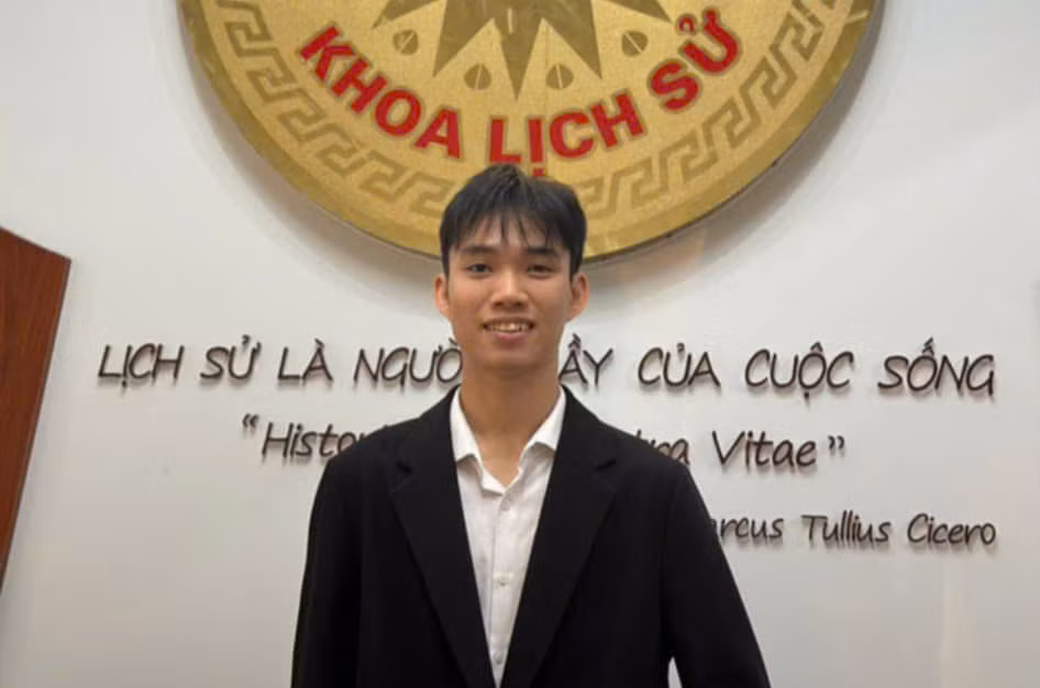 Minh Hiển là sinh viên khóa 72, lớp Chất lượng cao, khoa Lịch sử, trường ĐH Sư phạm Hà Nội. (Ảnh: NVCC)
