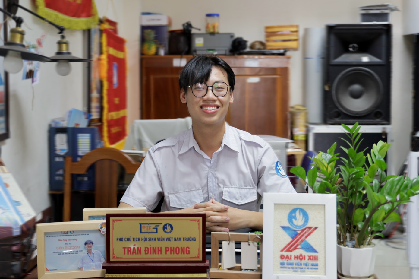 Trần Đình Phong tại góc làm việc của mình. (Ảnh: NVCC) Trần Đình Phong tại góc làm việc của mình. (Ảnh: NVCC)