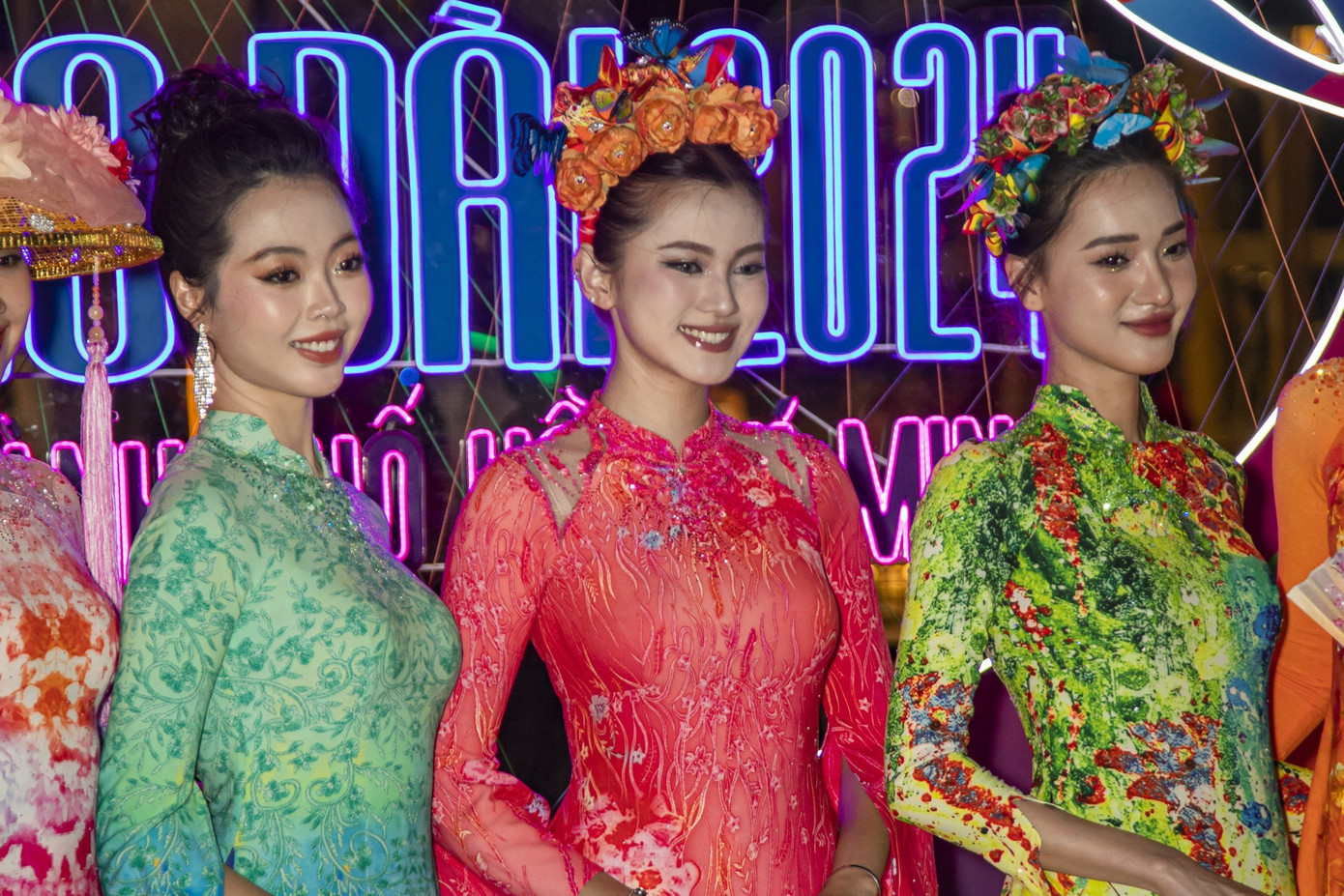 Trong chương trình, có sự xuất hiện của Nguyễn Hoàng Phương Trinh, từng là thí sinh xuất sắc lọt Top 10 'Nét đẹp sinh viên 2022', do Nhà Văn hóa Sinh viên TP. HCM tổ chức. Đồng thời, cô còn giành được hai giải phụ là 'Thí sinh được yêu thích nhất' và 'Thí sinh hình ảnh đẹp nhất' của cuộc thi 'Nét đẹp sinh viên 2022'.