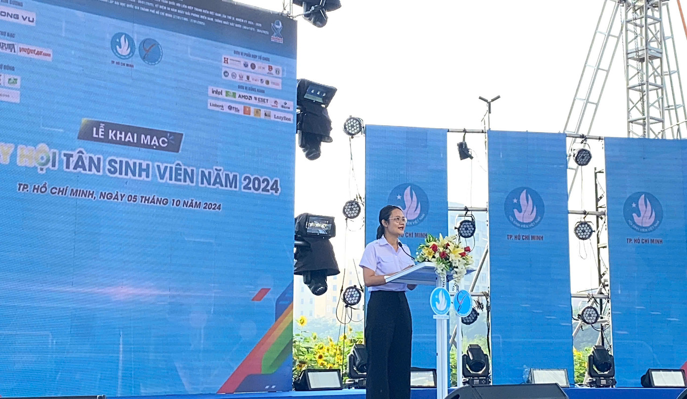 Chị Trần Thu Hà phát biểu tại Lễ khai mạc. Chị Trần Thu Hà phát biểu tại Lễ khai mạc.