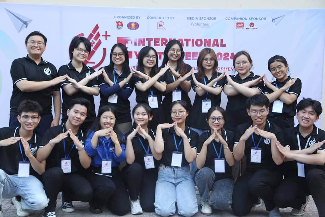 Chí Phong tham gia phong trào Đoàn - Hội, câu lạc bộ và các hoạt động khác trong và ngoài nhà trường. (Ảnh: NVCC) Chí Phong tham gia phong trào Đoàn - Hội, câu lạc bộ và các hoạt động khác trong và ngoài nhà trường. (Ảnh: NVCC)