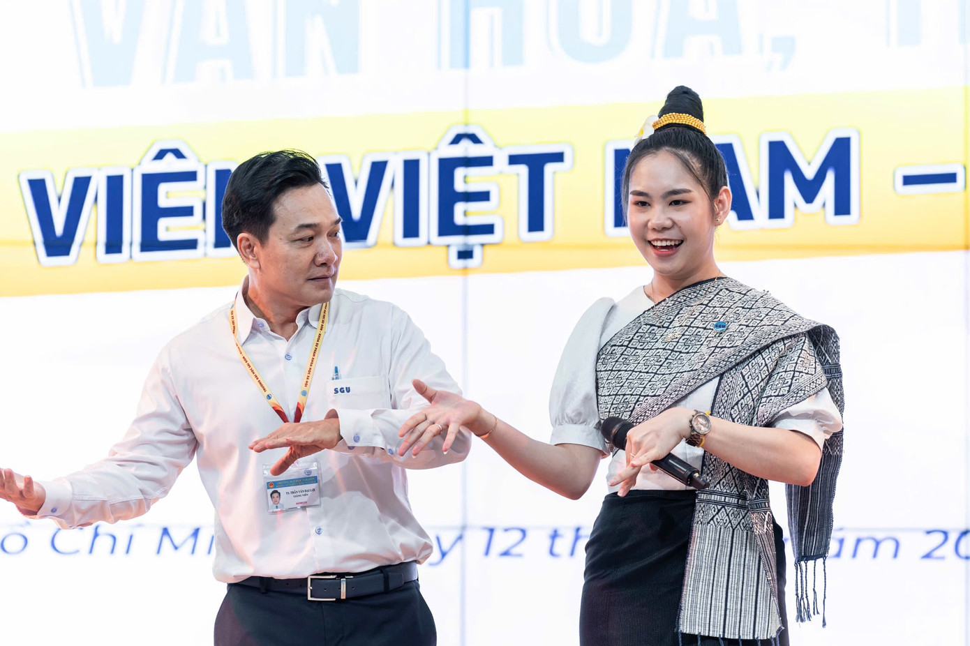 Thimahaxay Roungvilay tích cực tham gia các hoạt động giao lưu về văn hóa, nghệ thuật tại TP. HCM.