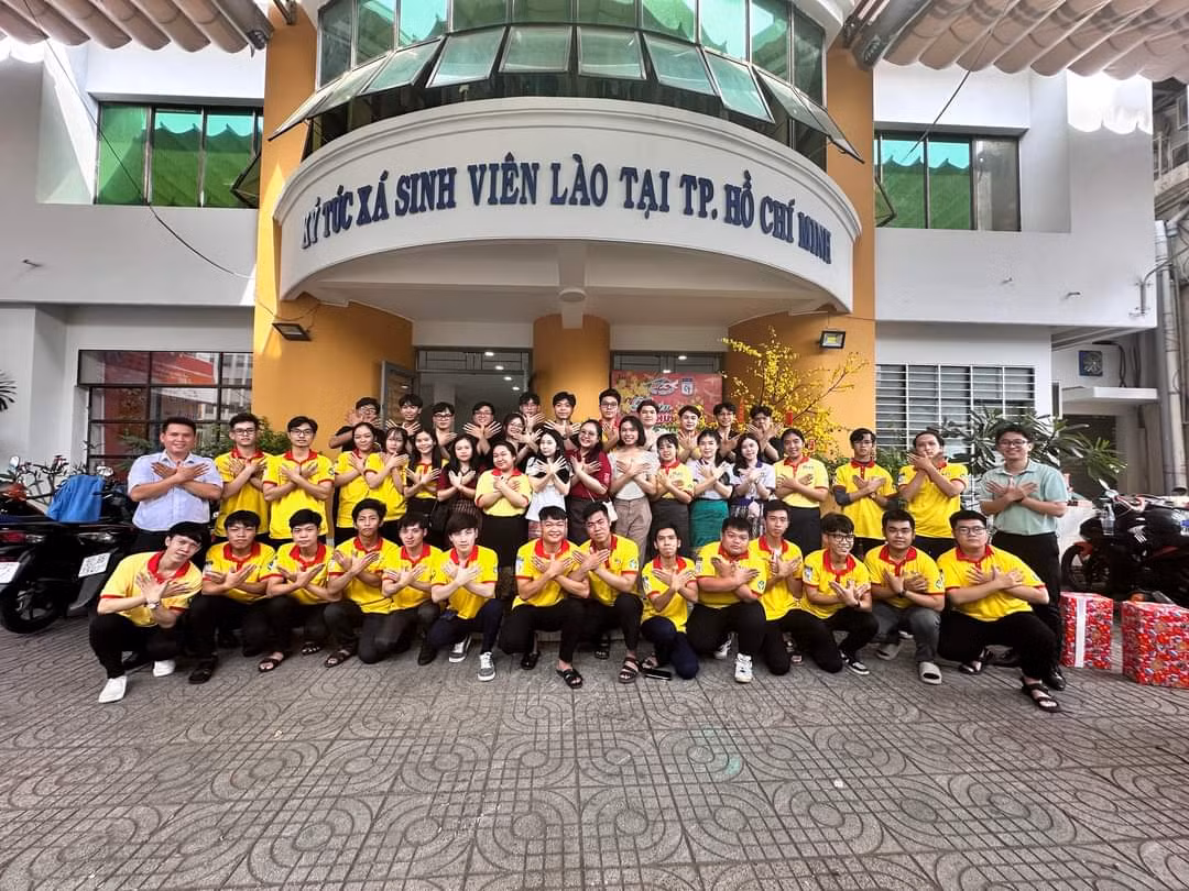 Lưu học sinh Lào, Campuchia cùng chuẩn bị đón Tết cổ truyền Việt Nam.