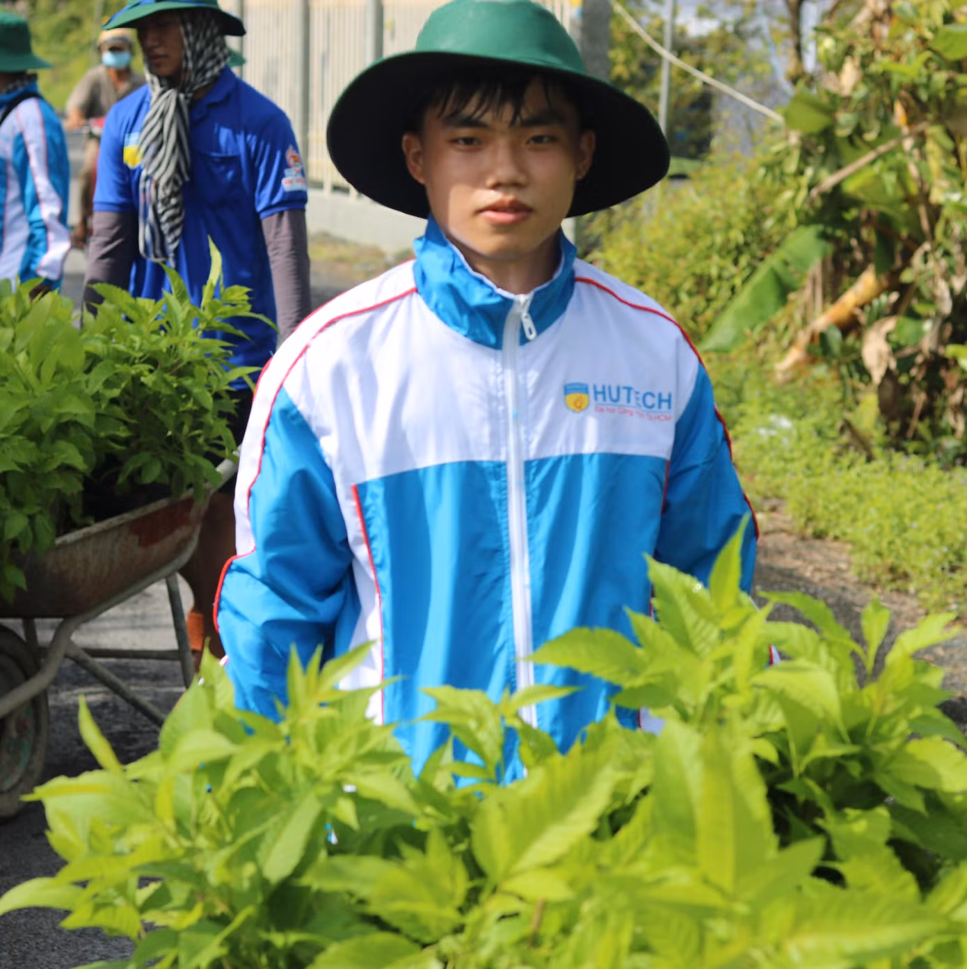 Trần Khánh Linh luôn tích cực trong các hoạt động tình nguyện khi trên giảng đường. (Ảnh: NVCC) Trần Khánh Linh luôn tích cực trong các hoạt động tình nguyện khi trên giảng đường. (Ảnh: NVCC)