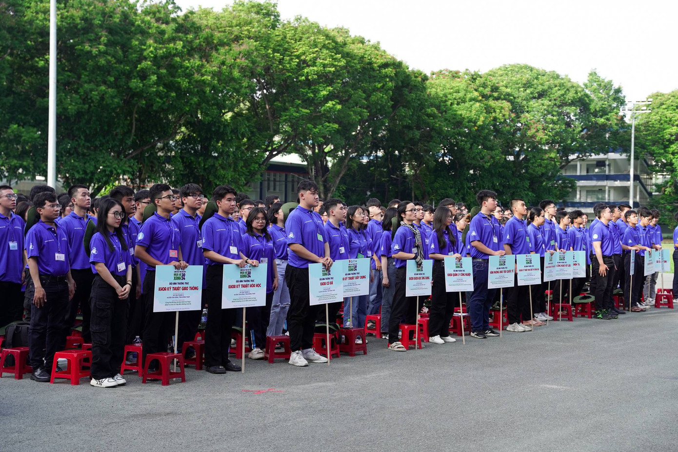 500 sinh viên tình nguyện trong buổi lễ ra quân.