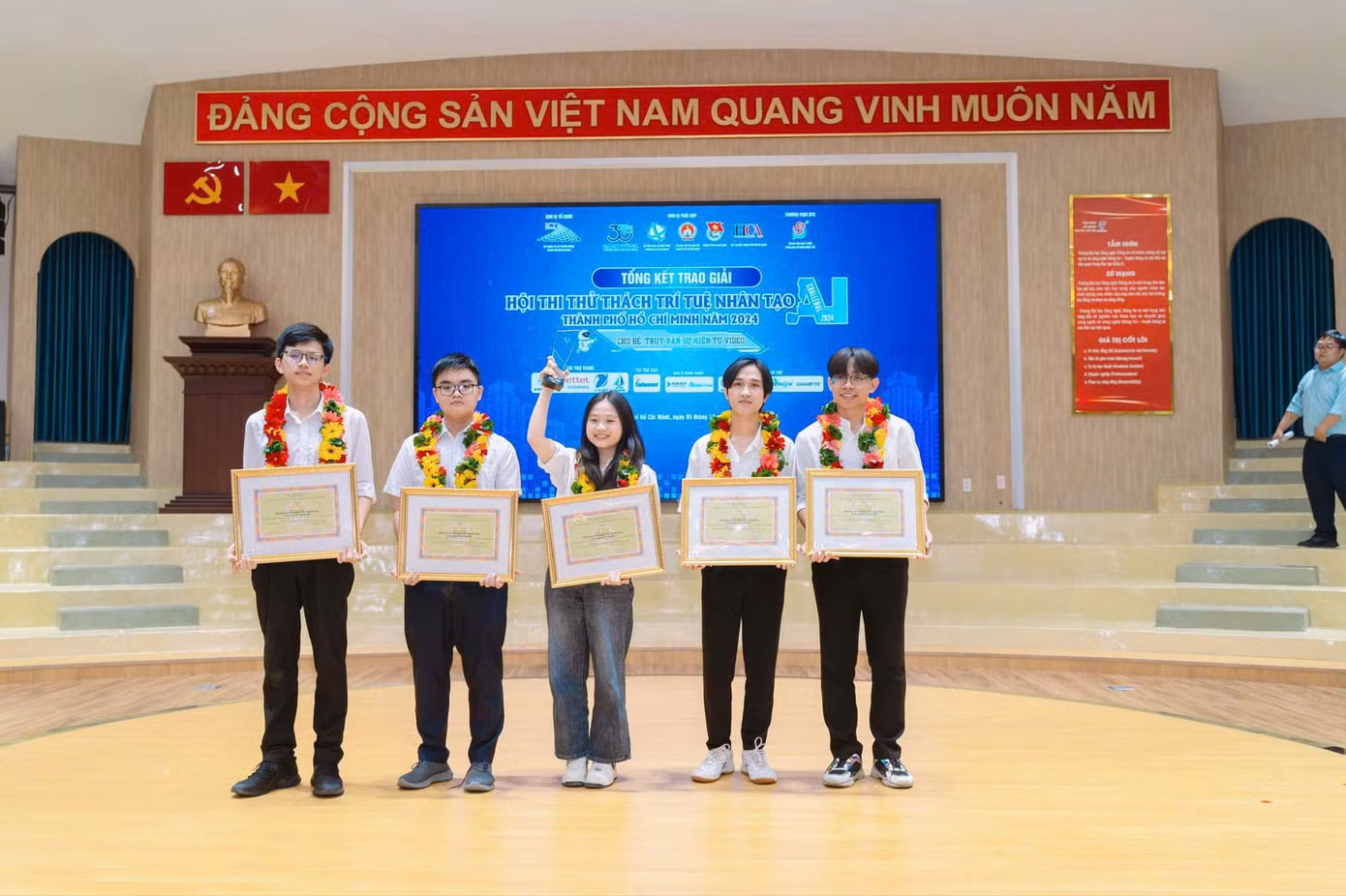 Đội 'TycheVid', trường ĐH Công nghệ thông tin (ĐHQG TP. HCM) đoạt giải Nhất bảng A.