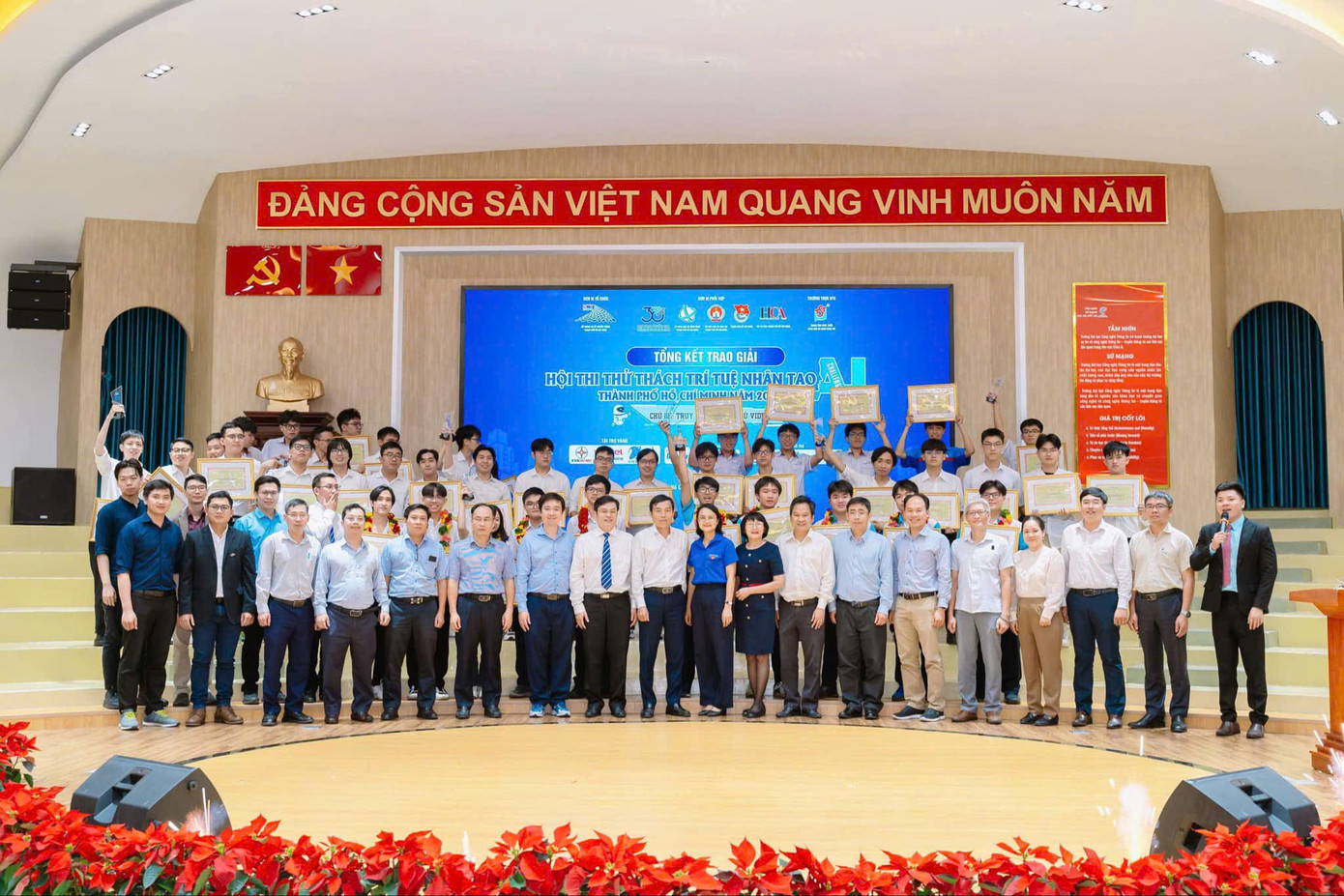 Nhiều bạn sinh viên hi vọng sẽ còn có cơ hội được tham gia nhiều cuộc thi về Trí tuệ nhân tạo AI. Nhiều bạn sinh viên hi vọng sẽ còn có cơ hội được tham gia nhiều cuộc thi về Trí tuệ nhân tạo AI.