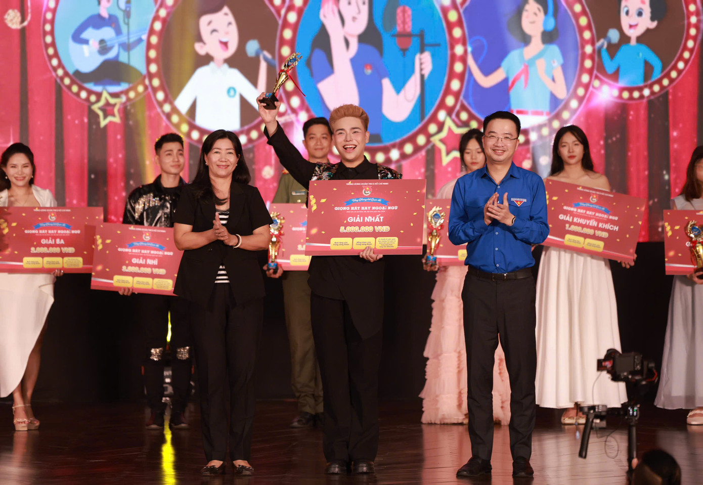 Lê Đức Đạt là Quán quân của cuộc thi Giọng hát hay ngoại ngữ dành cho cán bộ Đoàn, Hội, Đội lần thứ II, năm 2024.