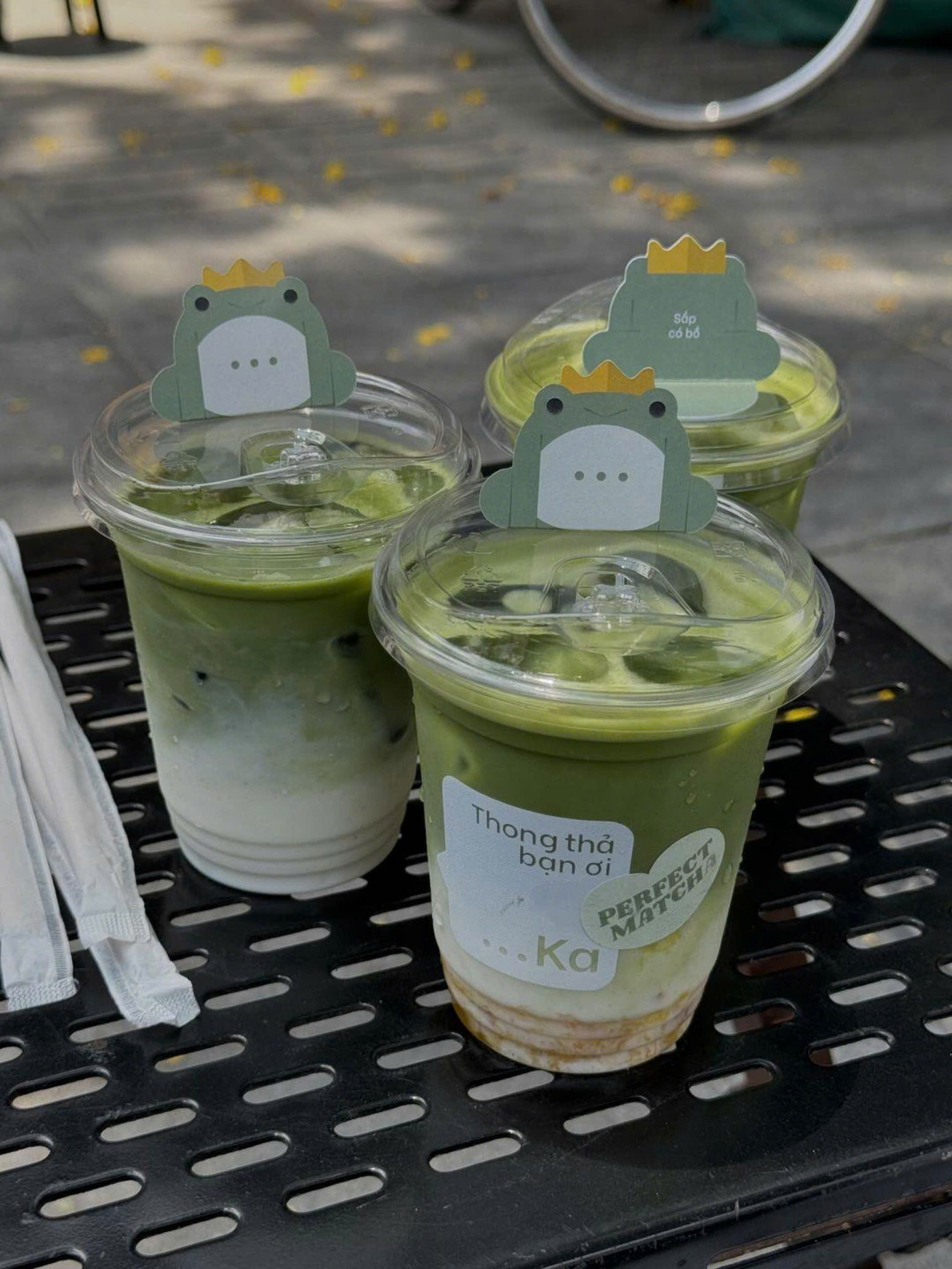 Với nguyên liệu sẵn có, dễ dàng mua tại siêu thị, Yến Vy cho rằng bất kỳ ai cũng có thể tự pha cho mình một ly matcha latte thơm ngon, đó là một bài toán mà người khởi nghiệp nên lưu ý. Với nguyên liệu sẵn có, dễ dàng mua tại siêu thị, Yến Vy cho rằng bất kỳ ai cũng có thể tự pha cho mình một ly matcha latte thơm ngon, đó là một bài toán mà người khởi nghiệp nên lưu ý.