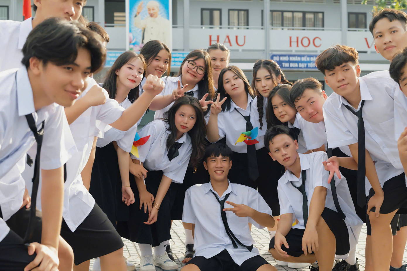 Giang luôn duy trì năng lượng tích cực để nỗ lực hơn trong học tập. Giang luôn duy trì năng lượng tích cực để nỗ lực hơn trong học tập.