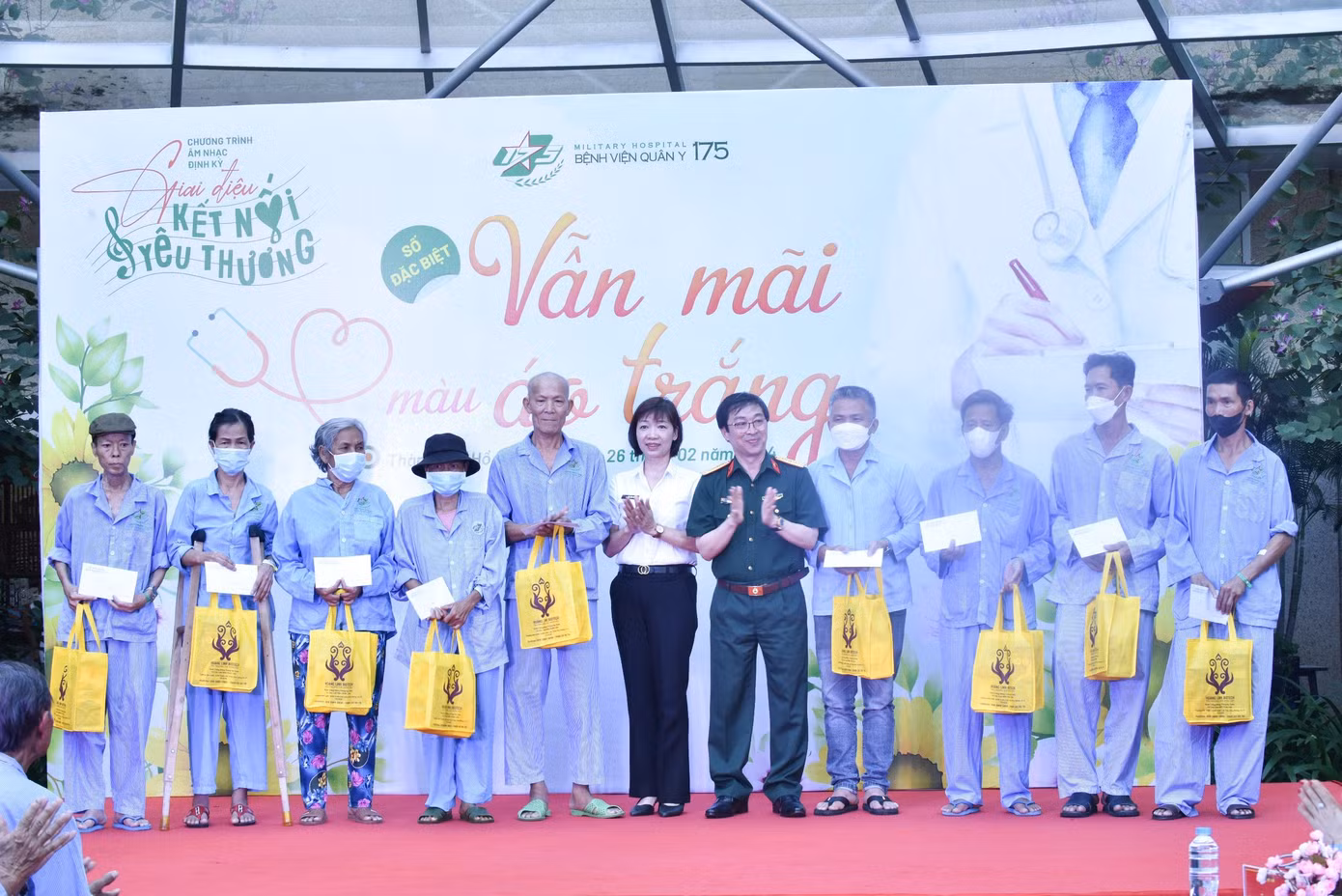 Những phần quà gửi đến những bệnh nhân trong chương trình 'Giai điệu kết nối yêu thương’.