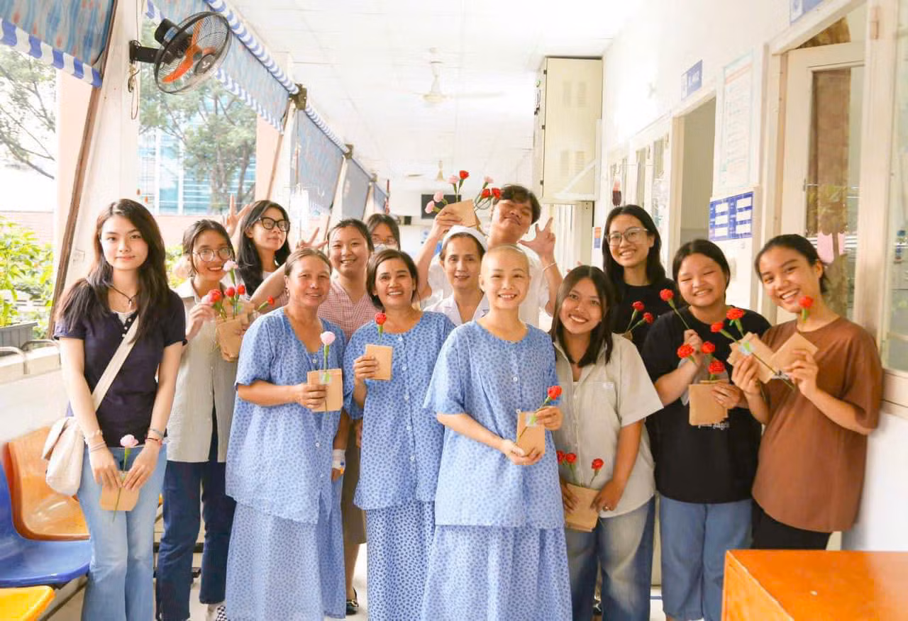 Các thành viên cùng nhau góp sức cho dự án “Cây Xương Rồng”. Các thành viên cùng nhau góp sức cho dự án “Cây Xương Rồng”.