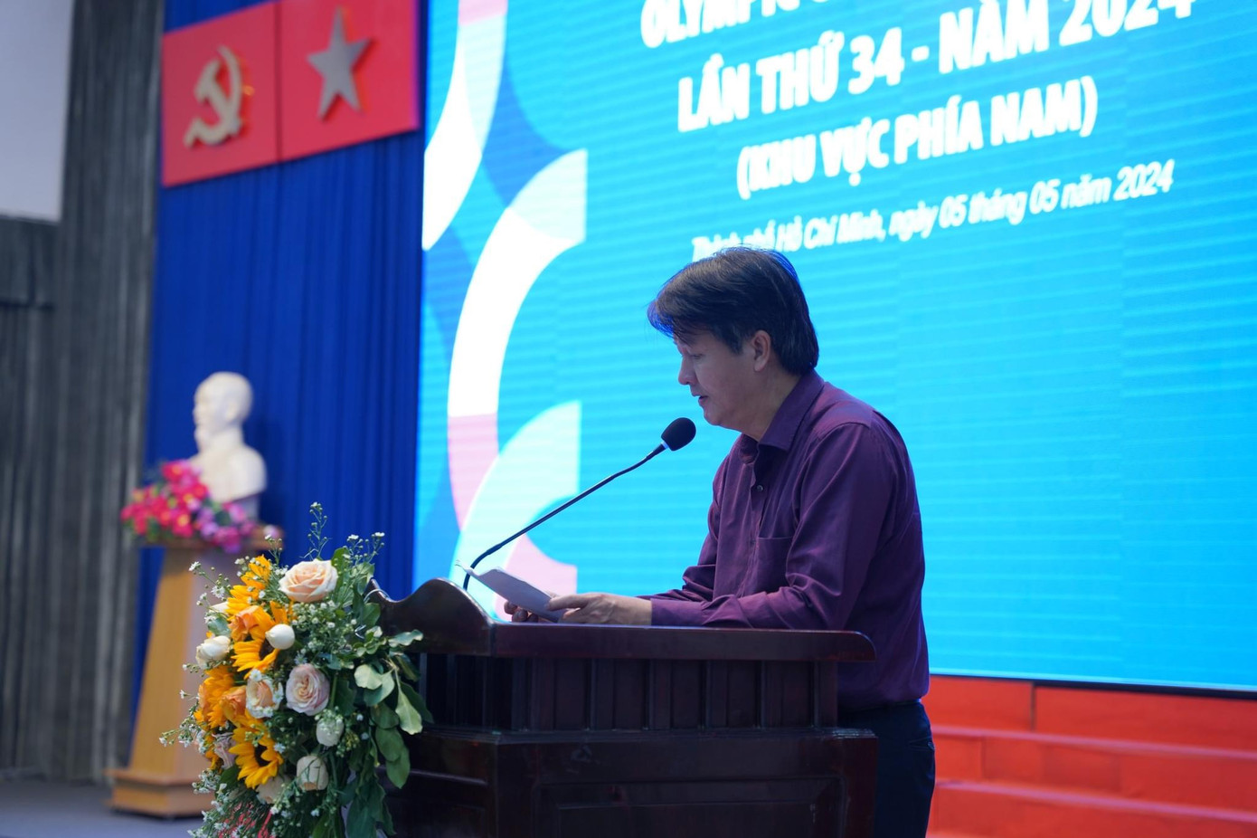 GS. TS Nguyễn Hữu Lộc phát biểu khai mạc cuộc thi. GS. TS Nguyễn Hữu Lộc phát biểu khai mạc cuộc thi.