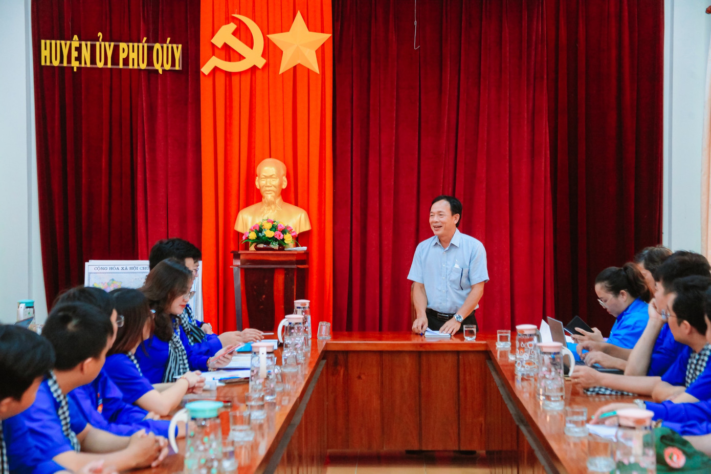 Vừa qua, Đoàn công tác của 'Hành trình Thanh niên, sinh viên với biển đảo Tổ quốc năm 2024' của Thành Đoàn TP. HCM đã đến thăm và làm việc tại Huyện ủy, UBND Huyện Phú Quý để cùng trao đổi thông tin về các hoạt động, định hướng nội dung phối hợp trong khuôn khổ chiến dịch Tình nguyện Hè tại Huyện đảo Phú Quý, năm 2024. (Ảnh: TLTĐ)