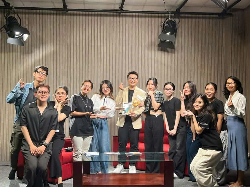 Đức Huy còn tham gia các talkshow chia sẻ kinh nghiệm với các bạn sinh viên.