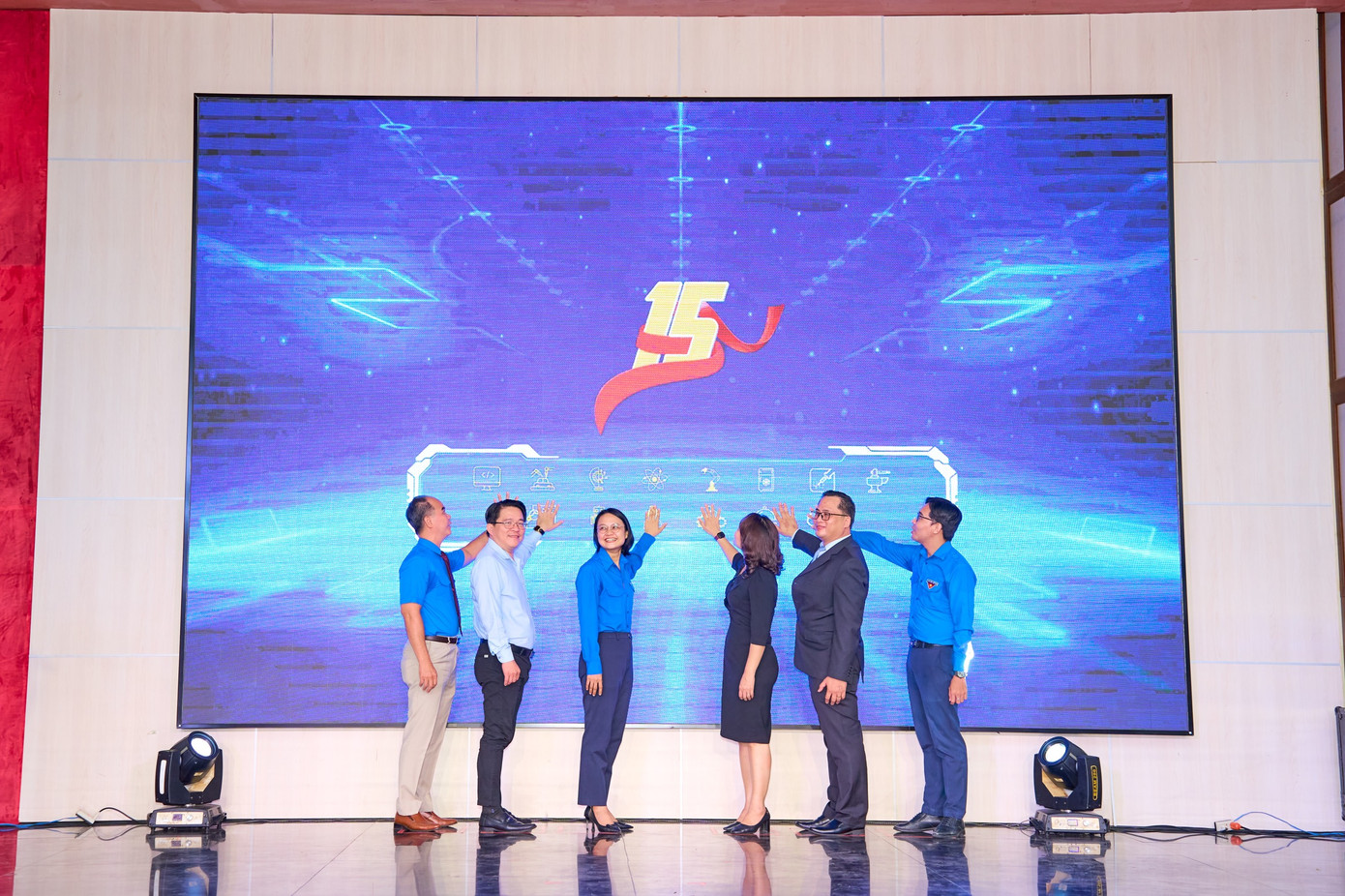 Ban Tổ chức thực hiện nghi lễ khai mạc Hội thi. Ban Tổ chức thực hiện nghi lễ khai mạc Hội thi.