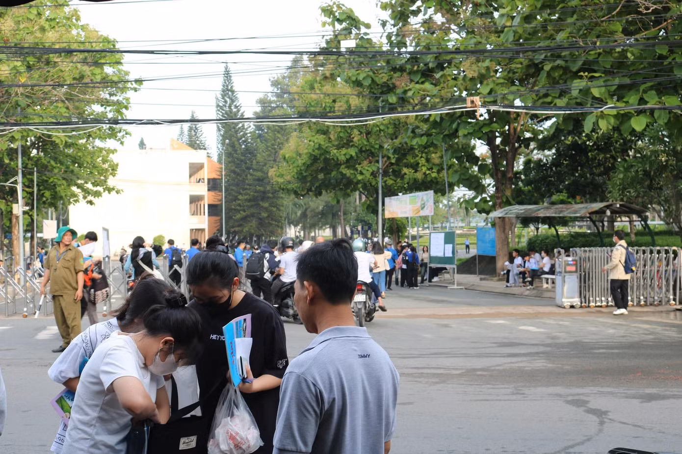 Các thí sinh đến dự thi tại Khu đô thị ĐHQG TP. HCM. (Ảnh: ĐHQG TP. HCM)