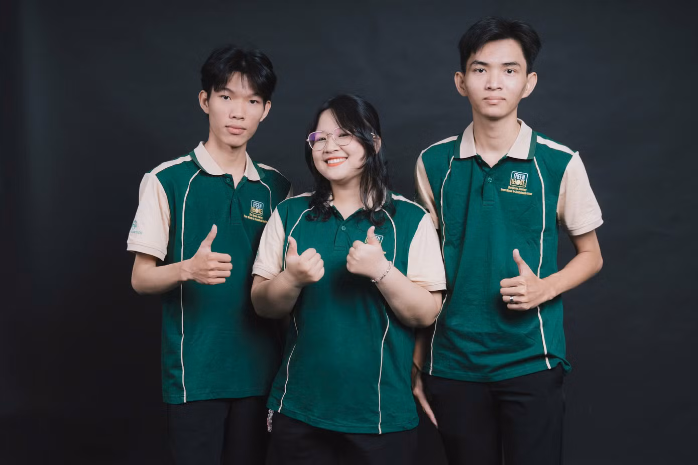 Ba thành viên của nhóm dự án. Ba thành viên của nhóm dự án.