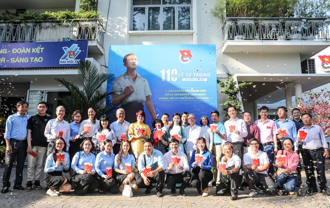 Bí thư Ban chấp hành T.Ư Đoàn, Chủ tịch Hội Đồng đội T.Ư Nguyễn Phạm Duy Trang chúc Tết cán bộ các đơn vị thuộc T.Ư Đoàn khu vực phía Nam.