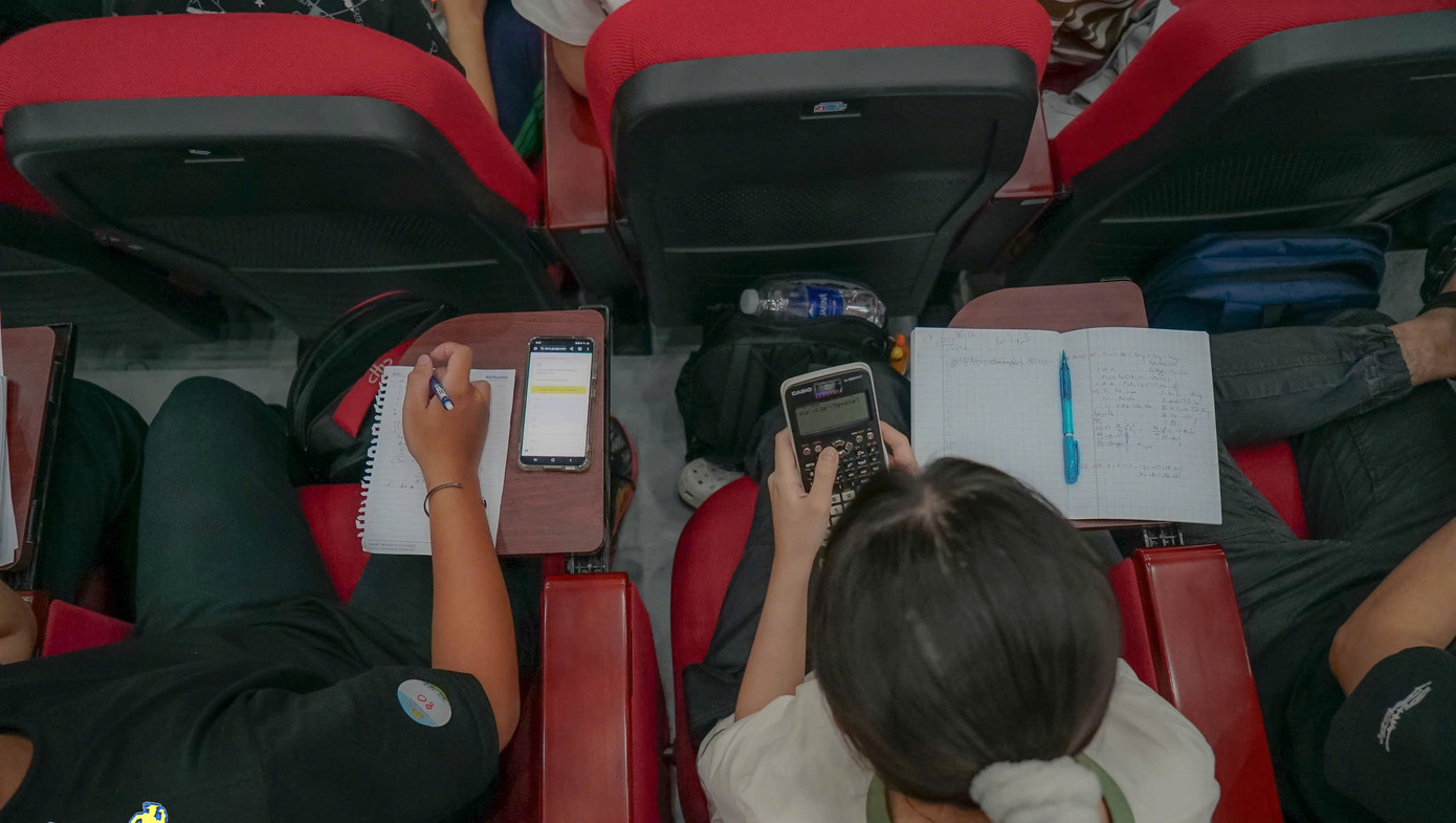 Các tân sinh viên chính thức bước vào cuộc thi. (Ảnh: Running Freshman) Các tân sinh viên chính thức bước vào cuộc thi. (Ảnh: Running Freshman)