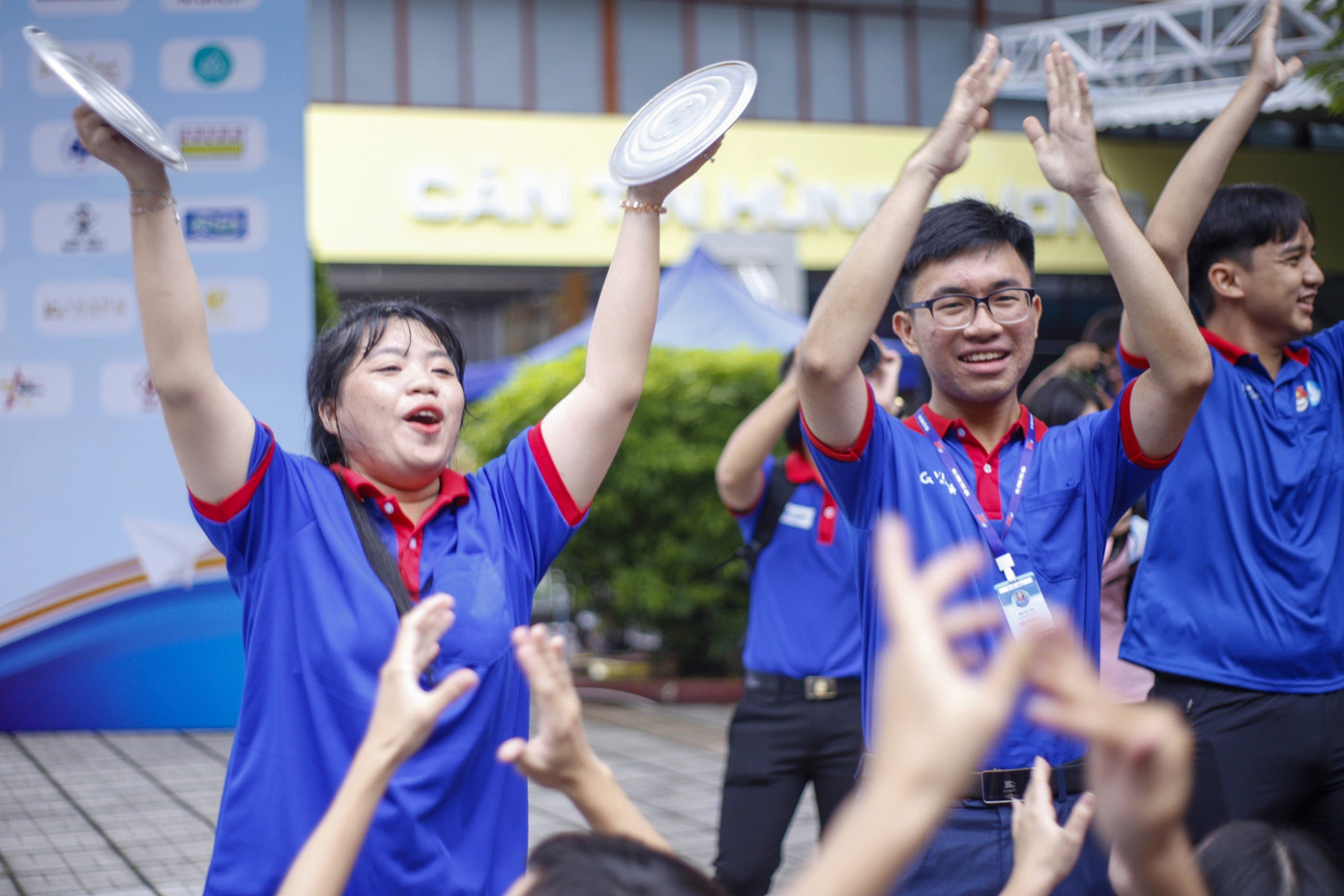 Những màn khởi động 'cháy' hết mình của các bạn sinh viên TP. HCM tại Lễ ra quân 'Tiếp sức mùa thi' năm 2024. Những màn khởi động 'cháy' hết mình của các bạn sinh viên TP. HCM tại Lễ ra quân 'Tiếp sức mùa thi' năm 2024.