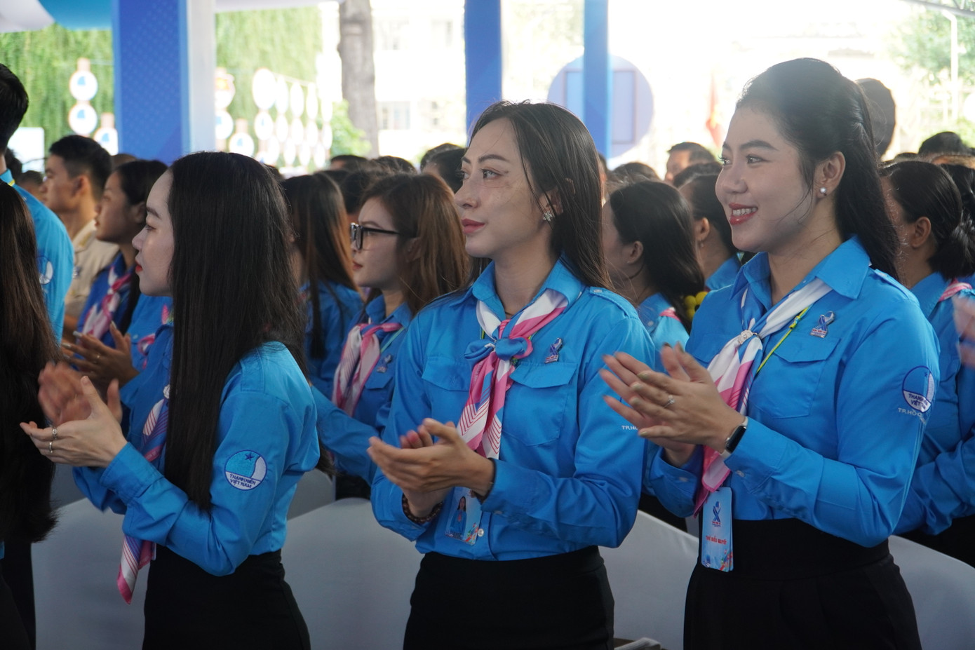 Các đại biểu tham dự Đại hội thể hiện tinh thần sức trẻ, xung kích của tuổi trẻ TP. HCM. Các đại biểu tham dự Đại hội thể hiện tinh thần sức trẻ, xung kích của tuổi trẻ TP. HCM.