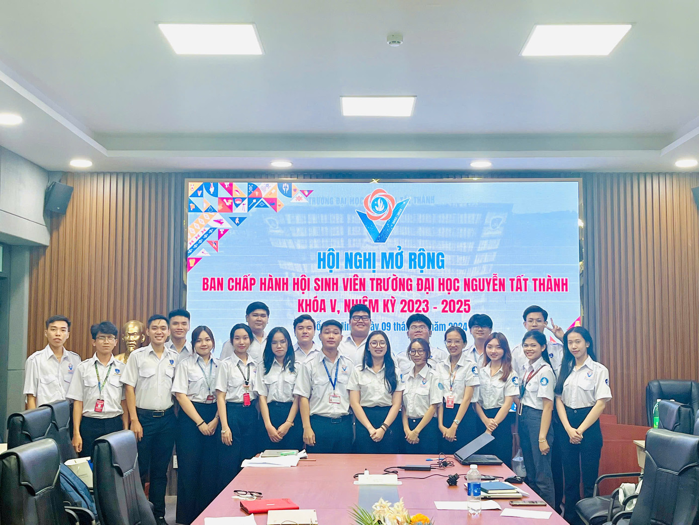 Thảo Vi vẫn đang nỗ lực từng ngày trong học tập và trong công tác Hội để khẳng định bản thân. Thảo Vi vẫn đang nỗ lực từng ngày trong học tập và trong công tác Hội để khẳng định bản thân.