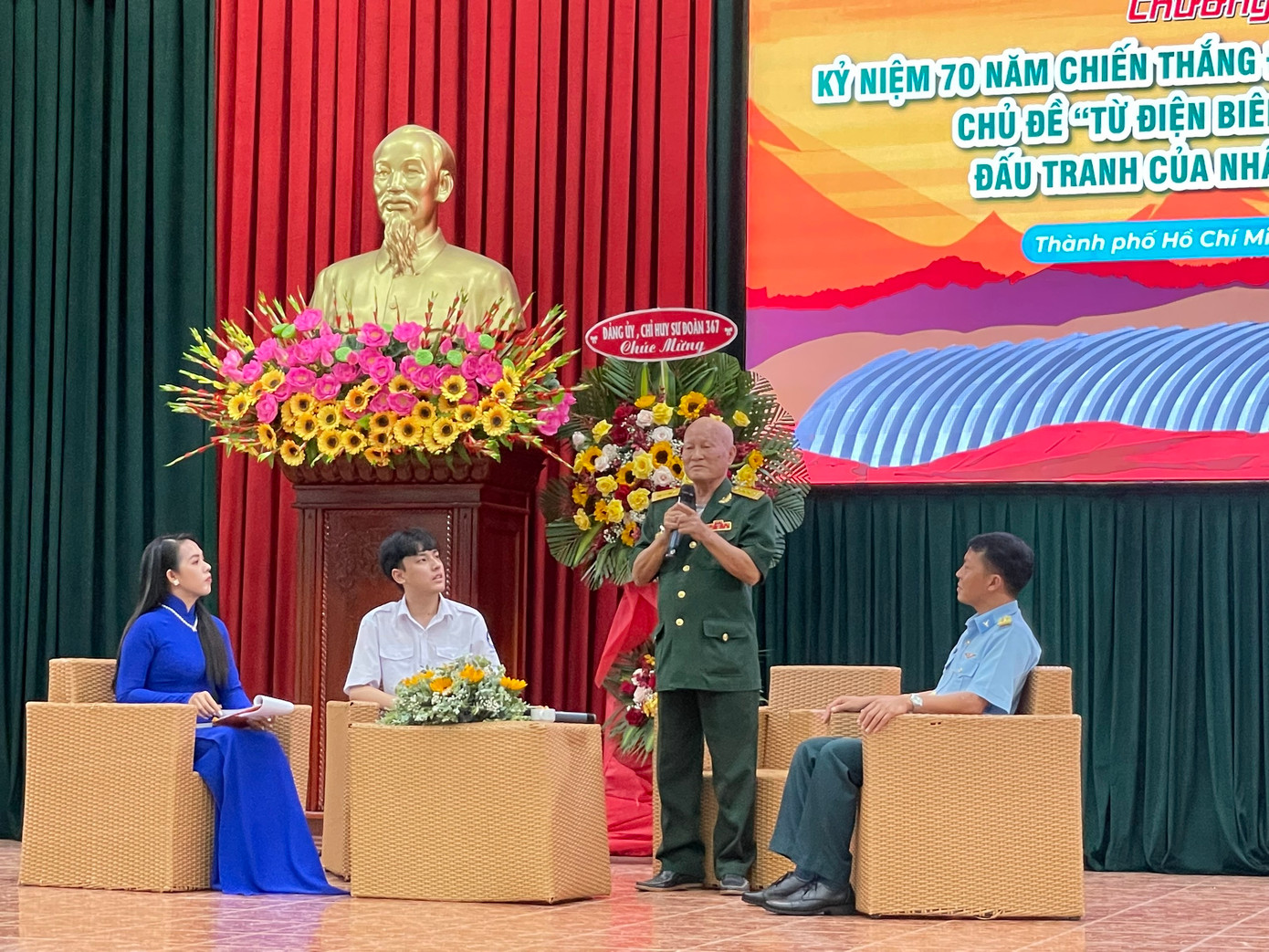 Đại tá Trần Thịnh Tần chia sẻ tại chương trình. Đại tá Trần Thịnh Tần chia sẻ tại chương trình.