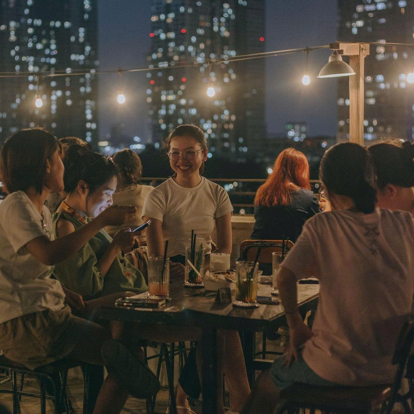 View của Chạng Vạng Rooftop được nhiều bạn trẻ yêu thích. View của Chạng Vạng Rooftop được nhiều bạn trẻ yêu thích.