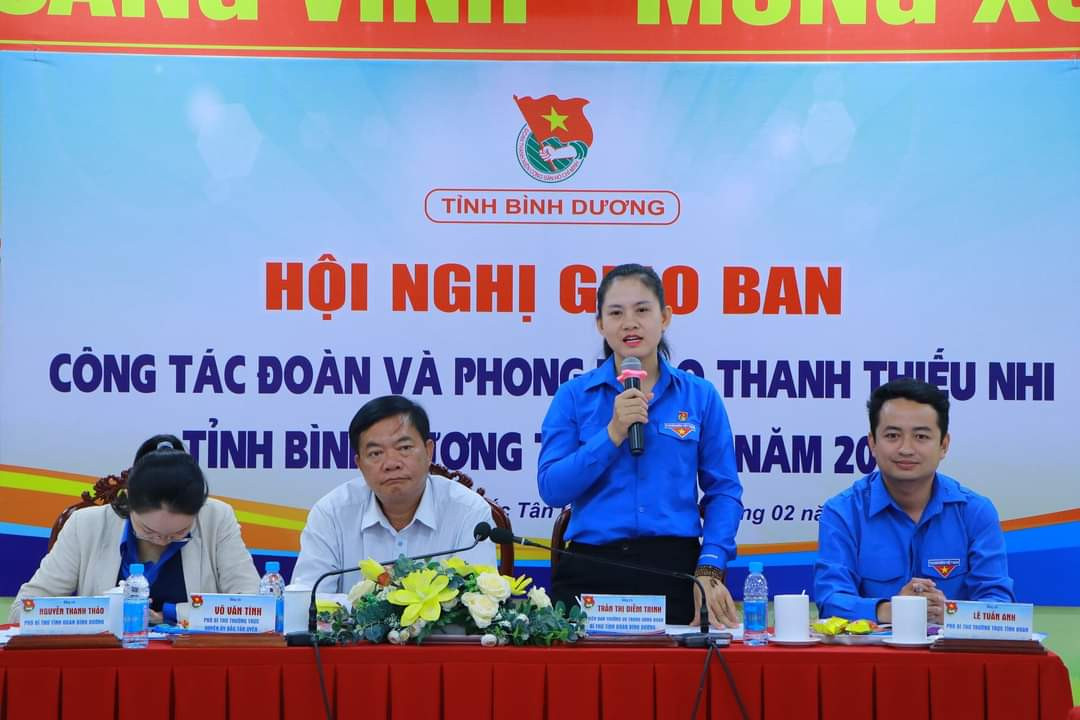 Chị Trần Thị Diễm Trinh – Bí thư Tỉnh Đoàn Bình Dương phát biểu kết luận Hội nghị. Chị Trần Thị Diễm Trinh – Bí thư Tỉnh Đoàn Bình Dương phát biểu kết luận Hội nghị.
