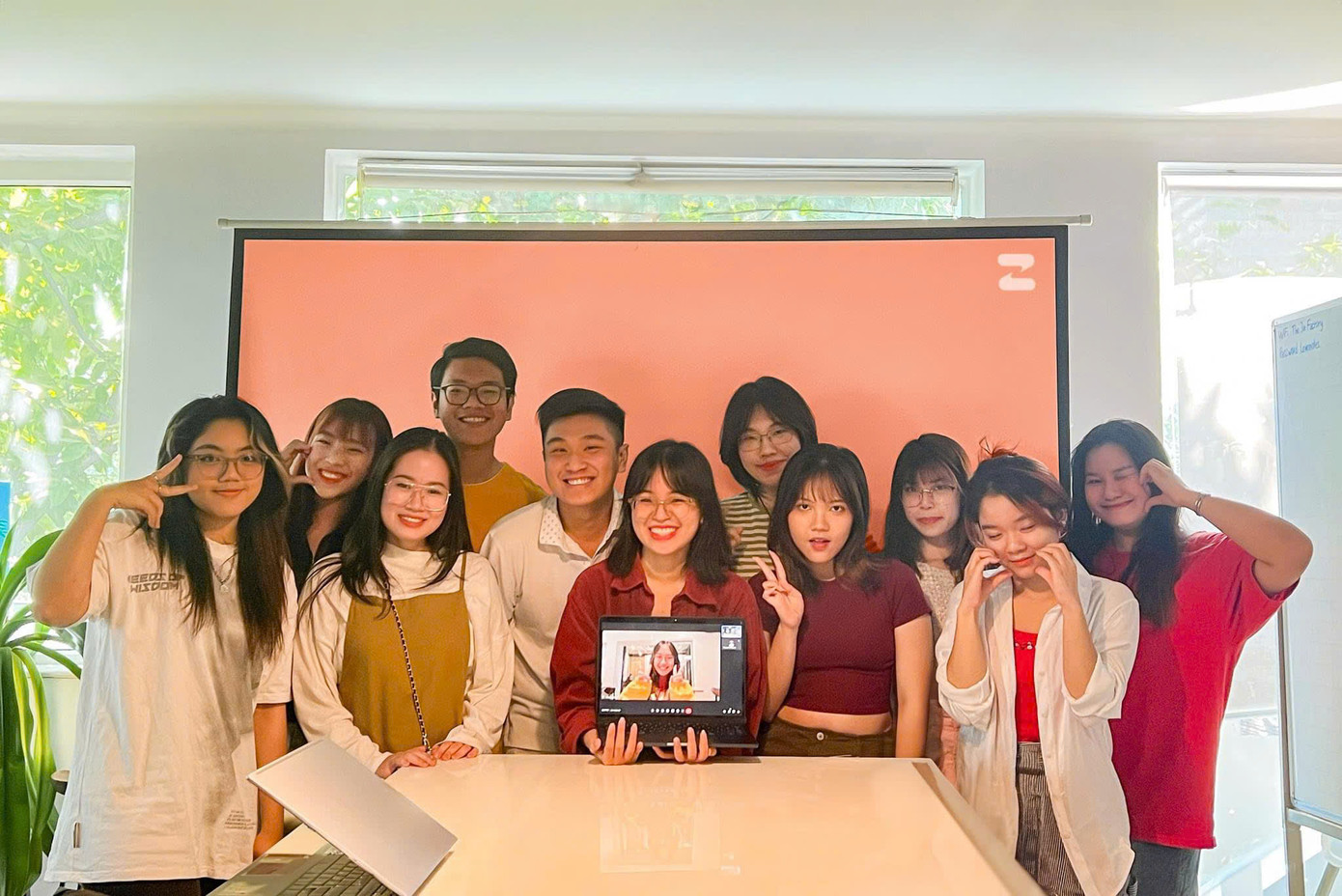 Team thiết kế đổi mới bộ nhận diện do Phạm Quang Vinh làm leader.