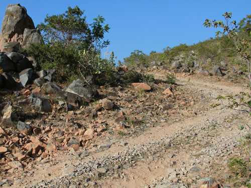 Đường lên khu vực thăm dò 