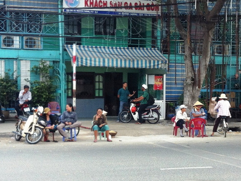 “Cò” đang “chầu chực” hành khách trước ga tàu