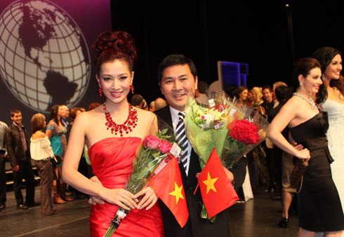 Thu Hương và chồng sau đêm chung kết cuộc thi. Thu Hương và chồng sau đêm chung kết cuộc thi