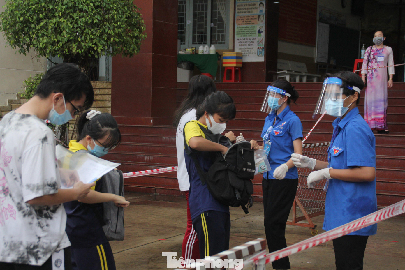 ... kiểm tra phiếu kết quả xét nghiệm COVID-19... ... kiểm tra phiếu kết quả xét nghiệm COVID-19...