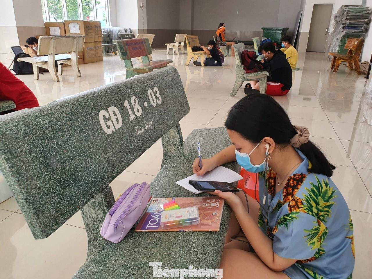 Ngay sau khi triển khai, có 35 em học sinh đăng ký học tại sảnh, trong đó có đủ các lớp từ cấp 1 đến cấp 3. Ngay sau khi triển khai, có 35 em học sinh đăng ký học tại sảnh, trong đó có đủ các lớp từ cấp 1 đến cấp 3.