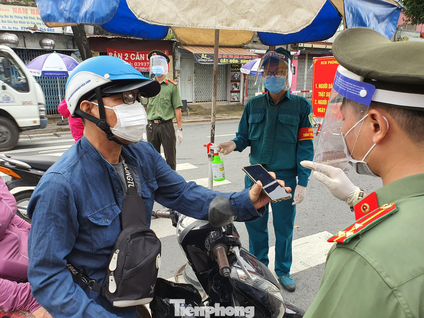 Lượng người qua chốt kiểm soát dịch đã giảm đi rất nhiều